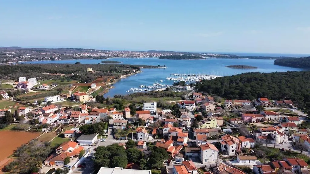 Apartments Maikidan Pomer Croazia