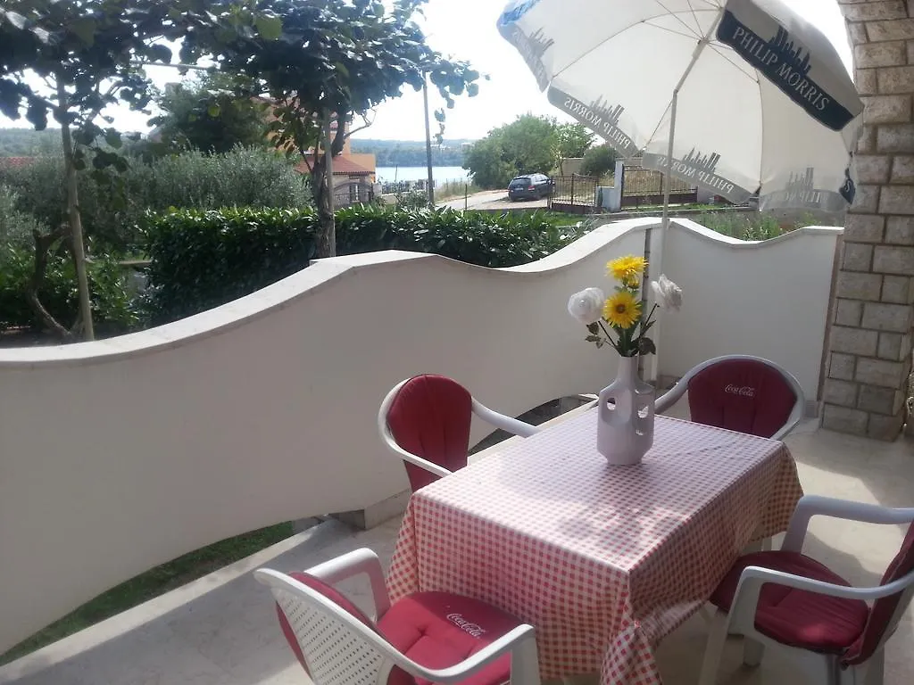 Apartments Maikidan Pomer Croazia